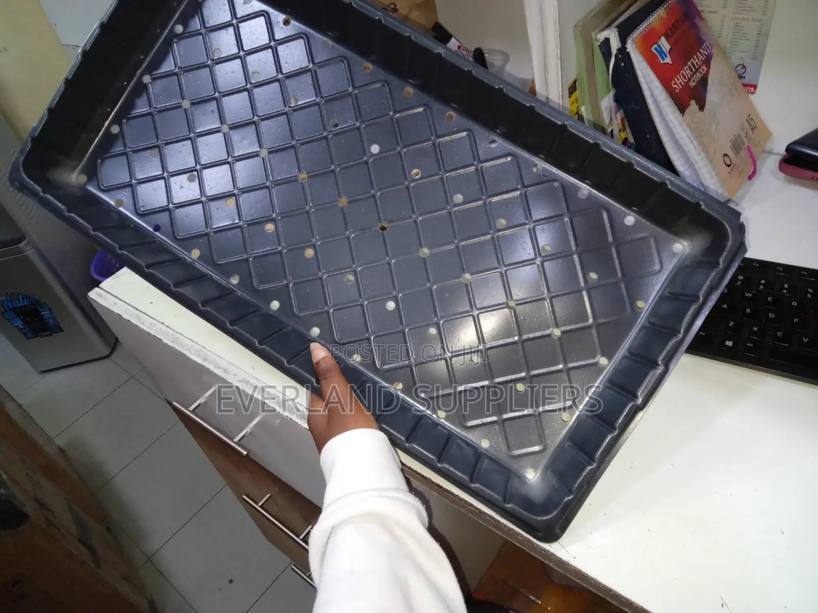 Multi-Hole Hydroponic Planting Trays - With Holes