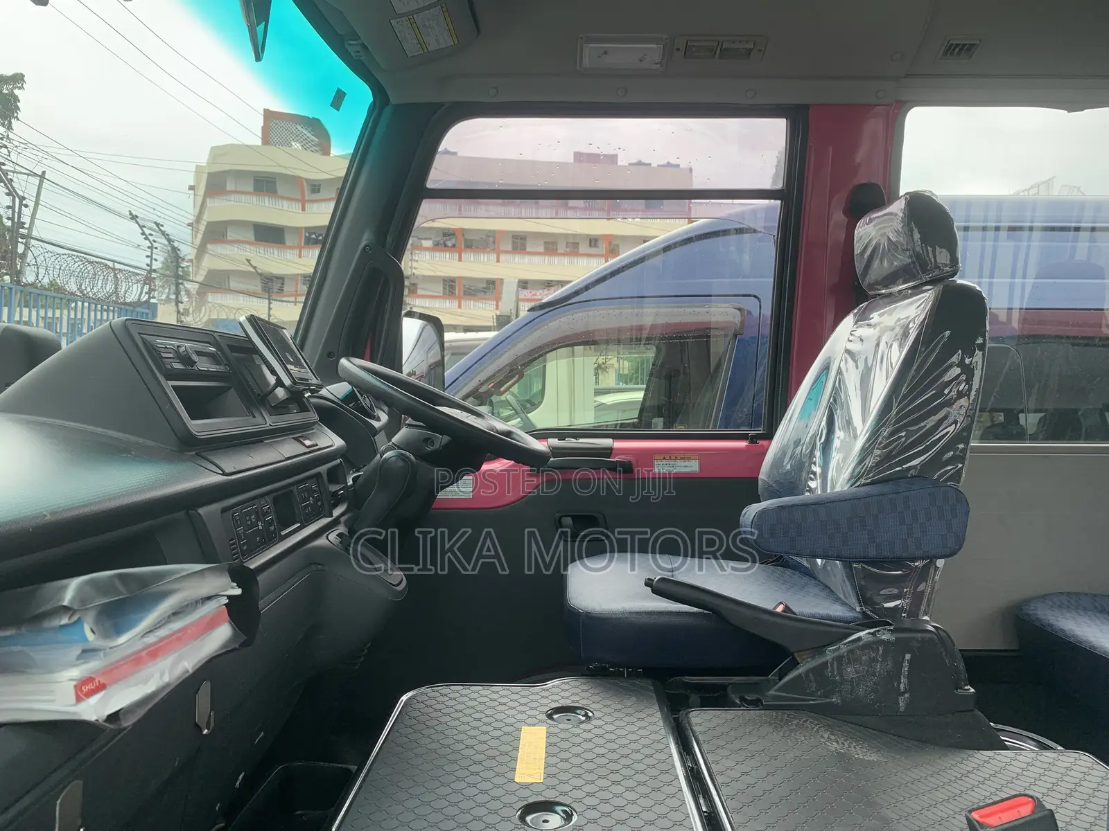 Mitsubishi Fuso Rosa 2020 Pink