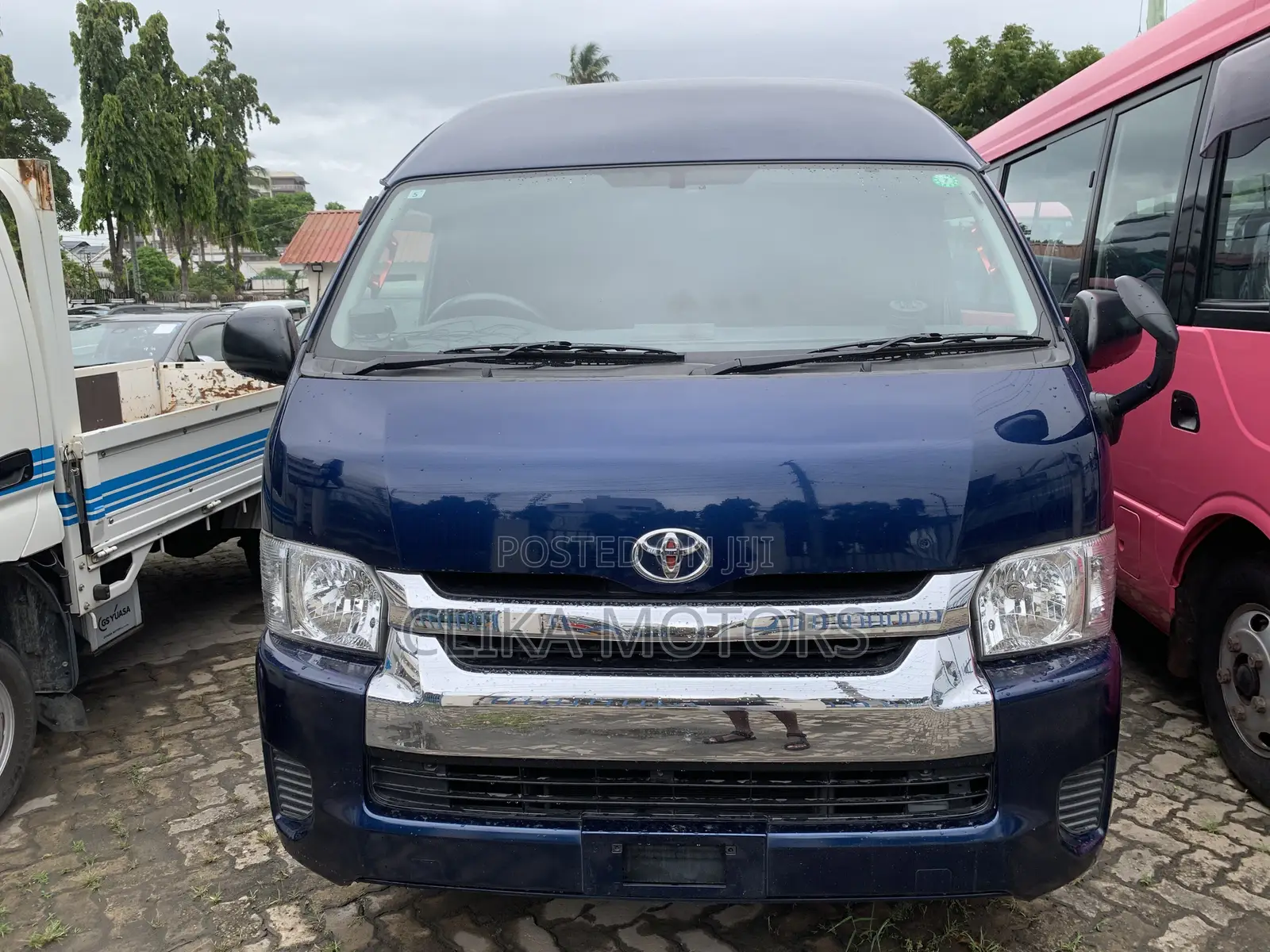 Toyota HiAce 2020 Blue