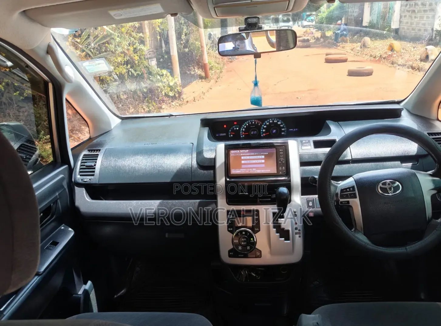 Toyota Voxy 2011 Silver