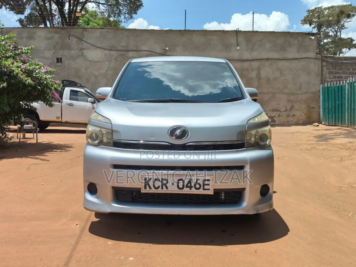Toyota Voxy 2011 Silver