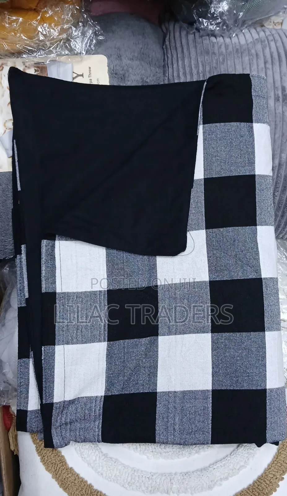 Beautiful Maasai Shuka Light Fleece Blanket – Kenya