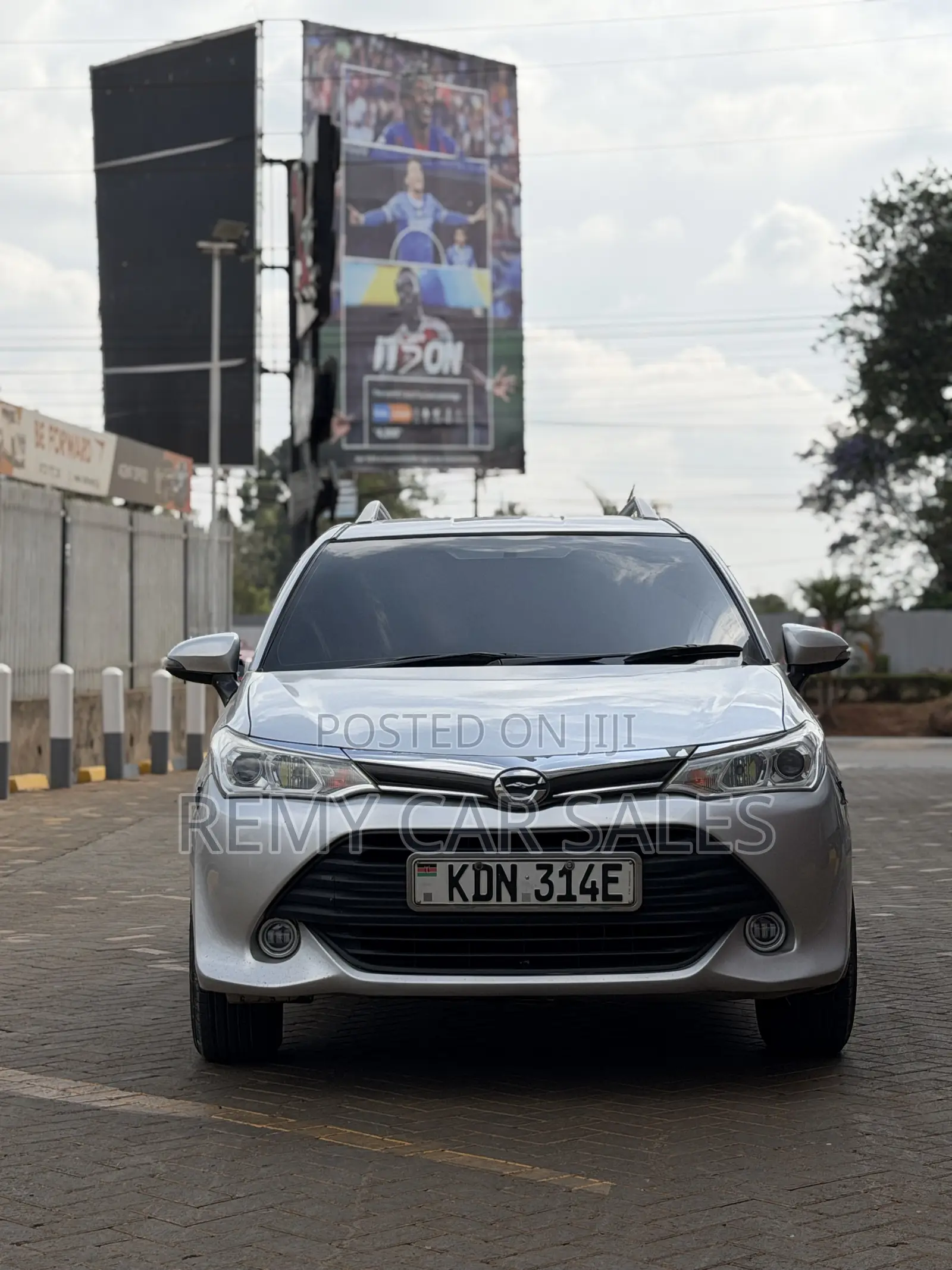 Toyota Corolla Fielder 2016 Silver