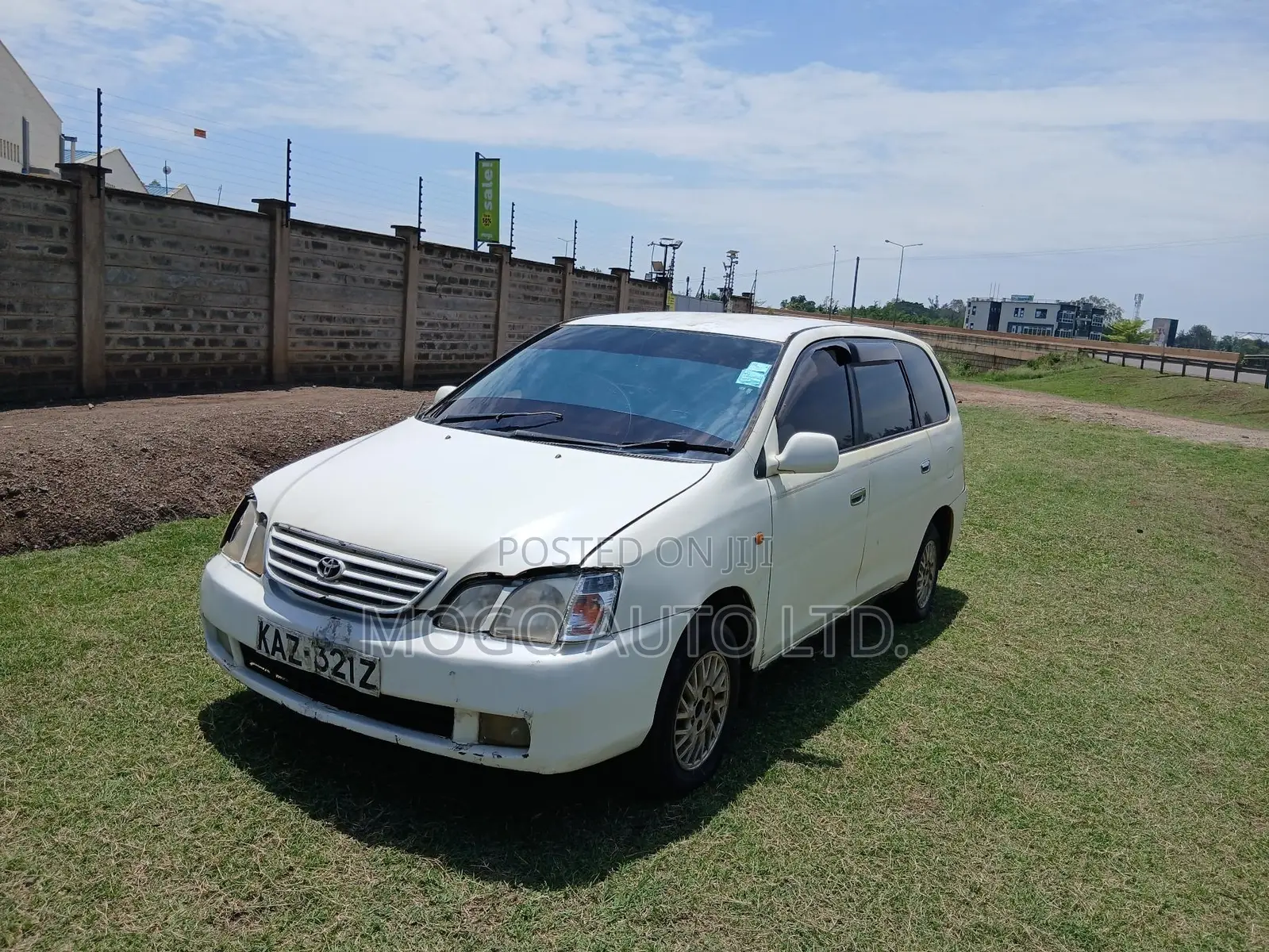 Toyota Gaia 2000 White