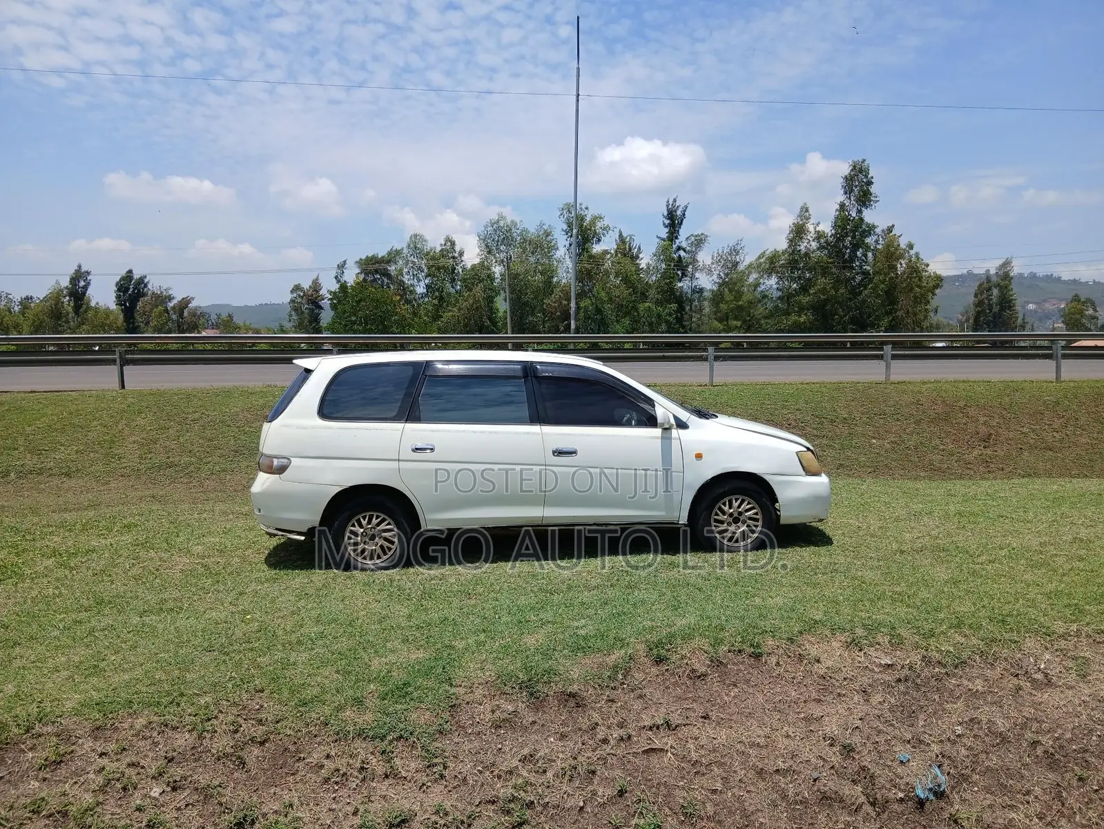 Toyota Gaia 2000 White