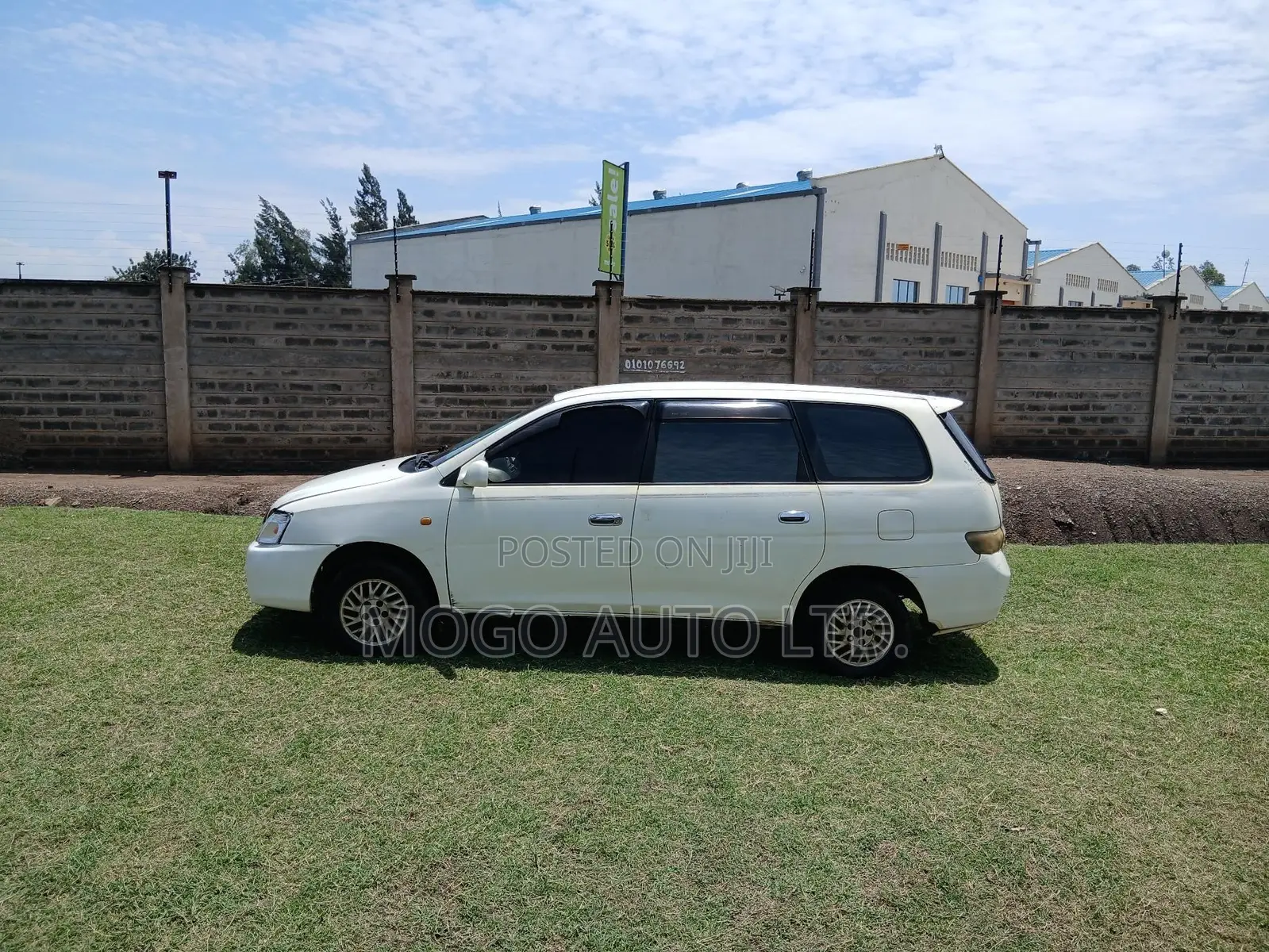 Toyota Gaia 2000 White