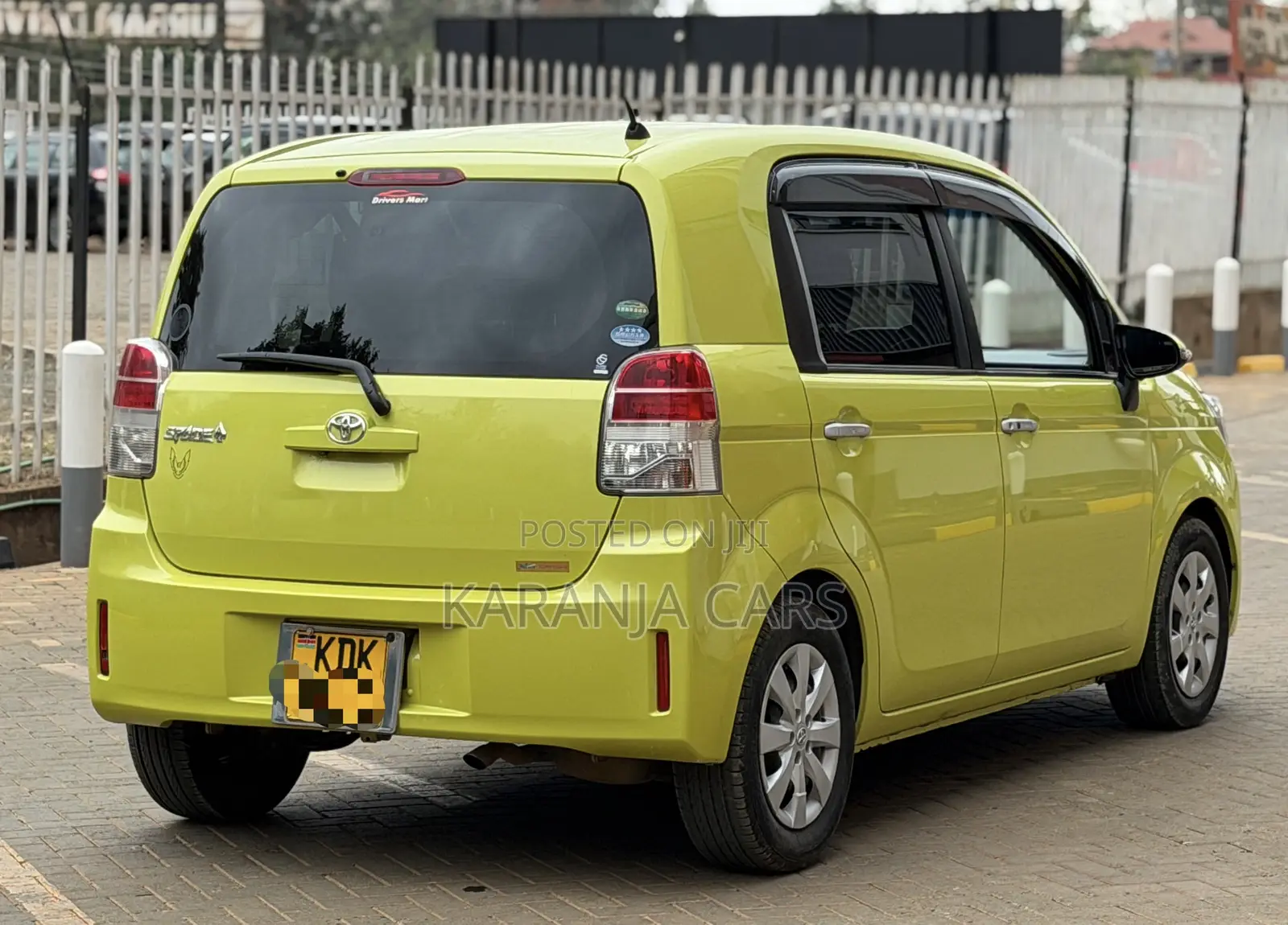 Toyota Spade 1.5 2015 Yellow