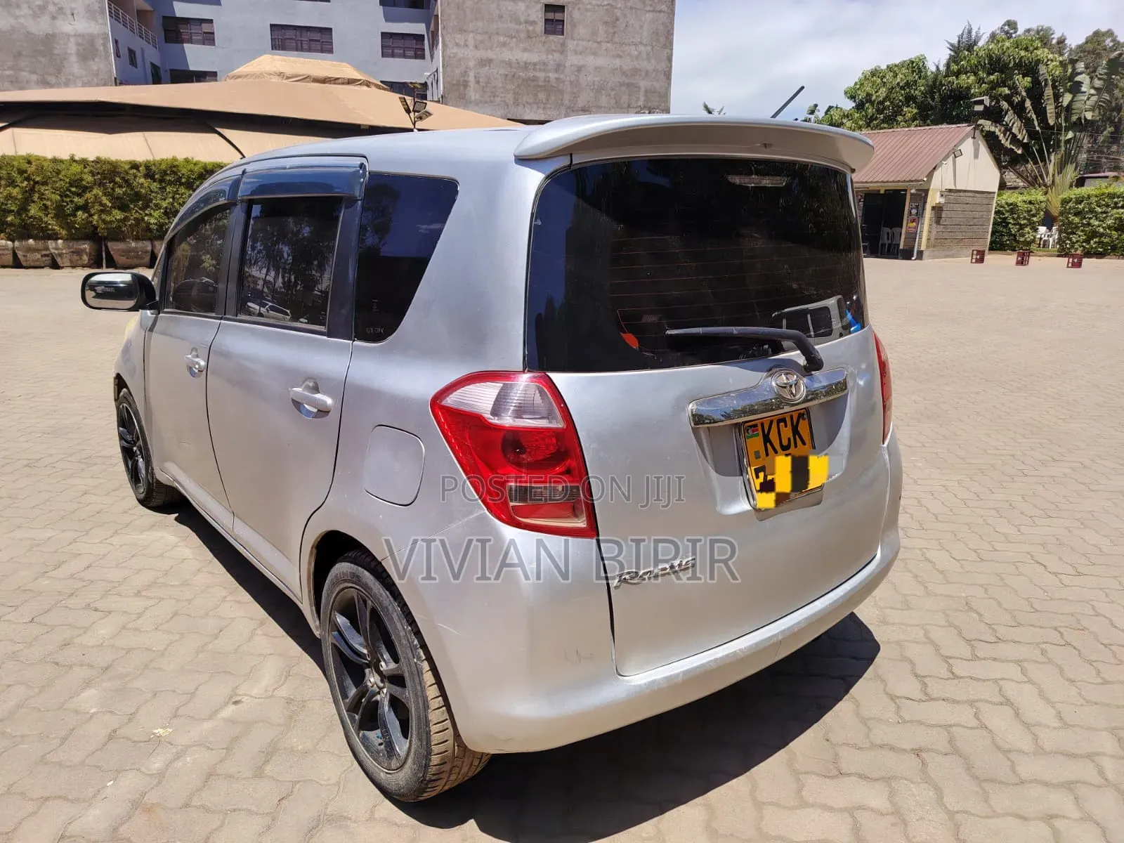Toyota Ractis 2010 Silver
