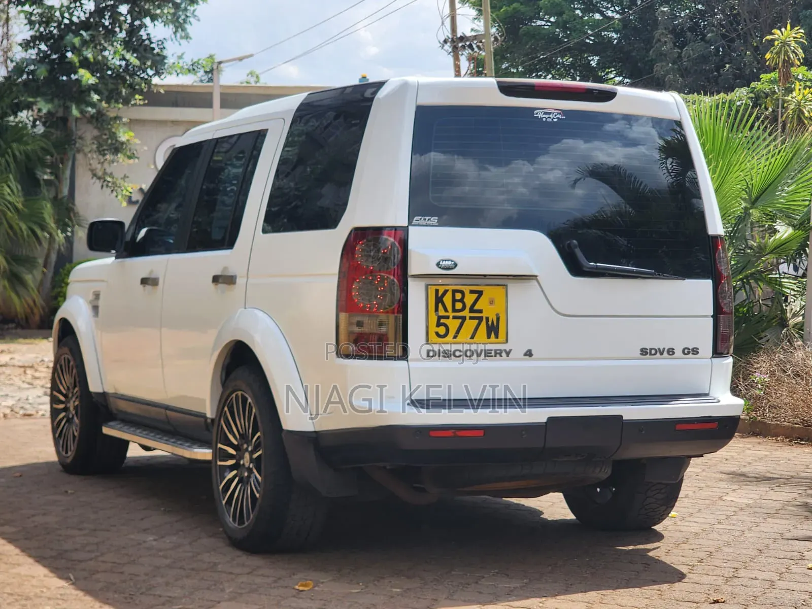 Land Rover Discovery 2010 White