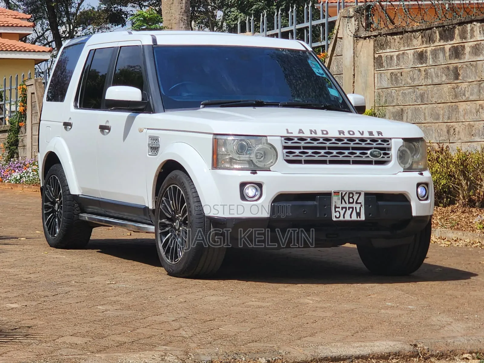 Land Rover Discovery 2010 White