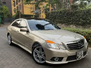 Mercedes-Benz E250 2011 Gold