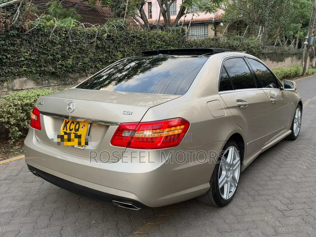 Mercedes-Benz E250 2011 Gold