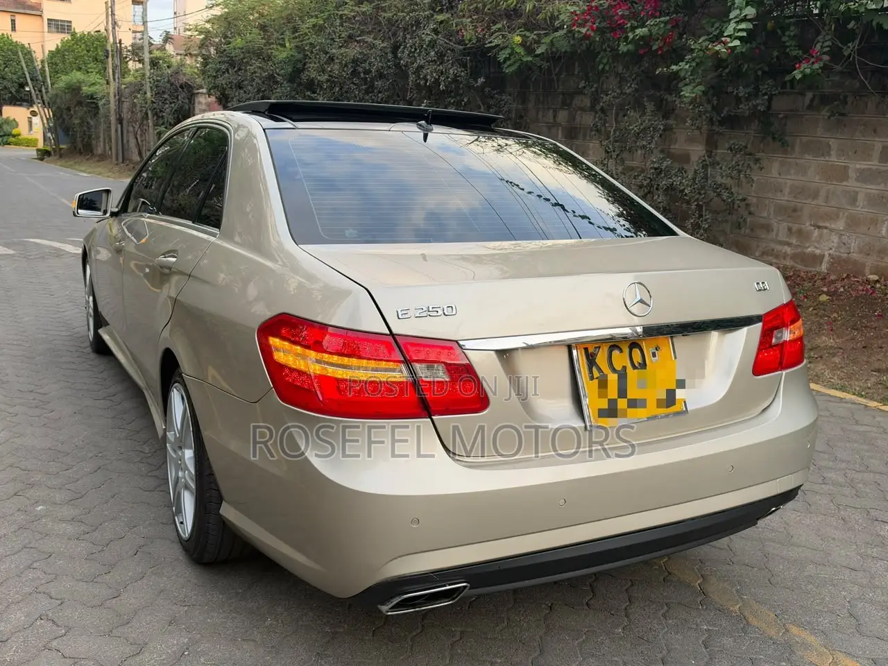 Mercedes-Benz E250 2011 Gold