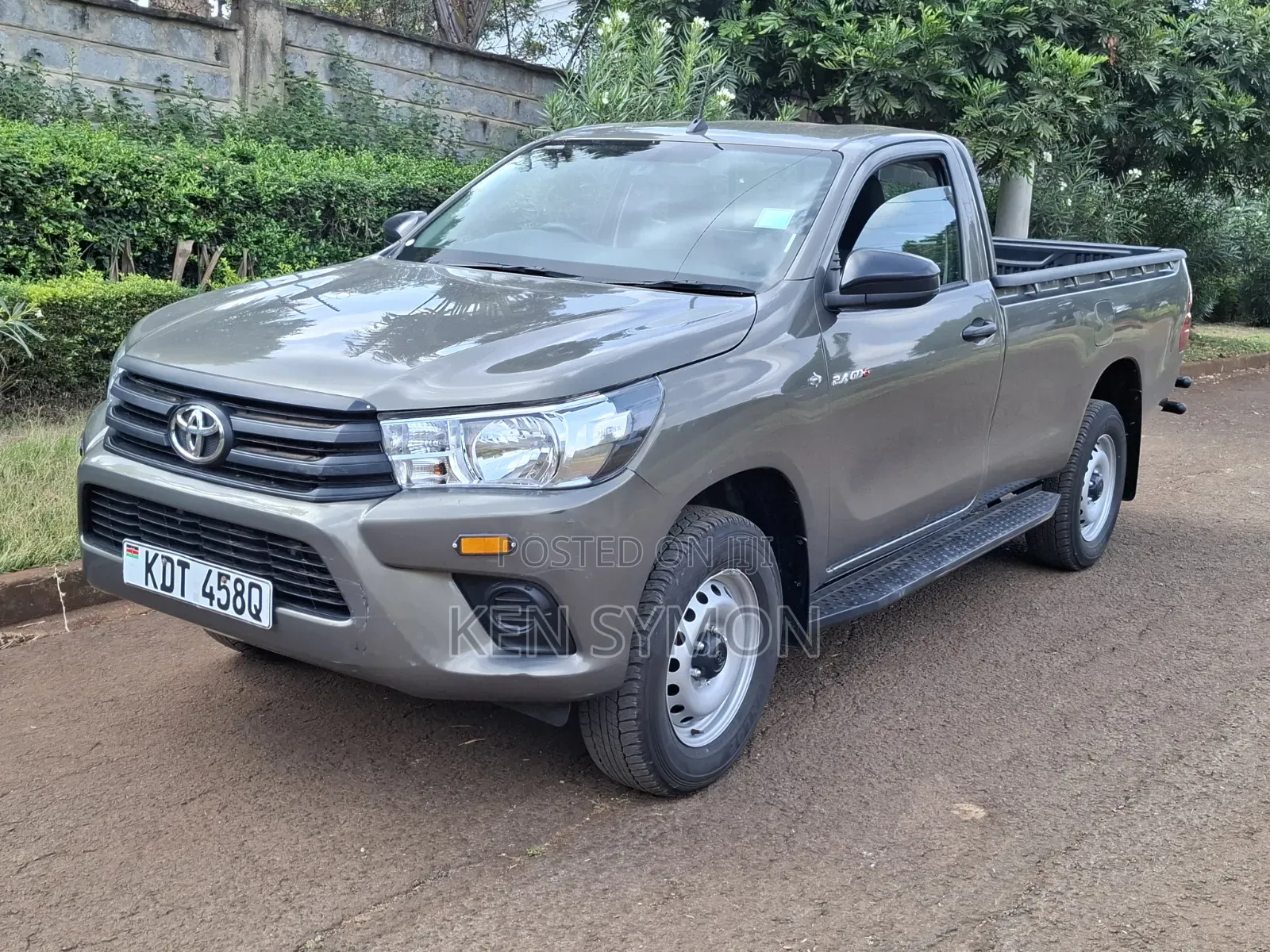 Toyota Hilux 2025 Gray
