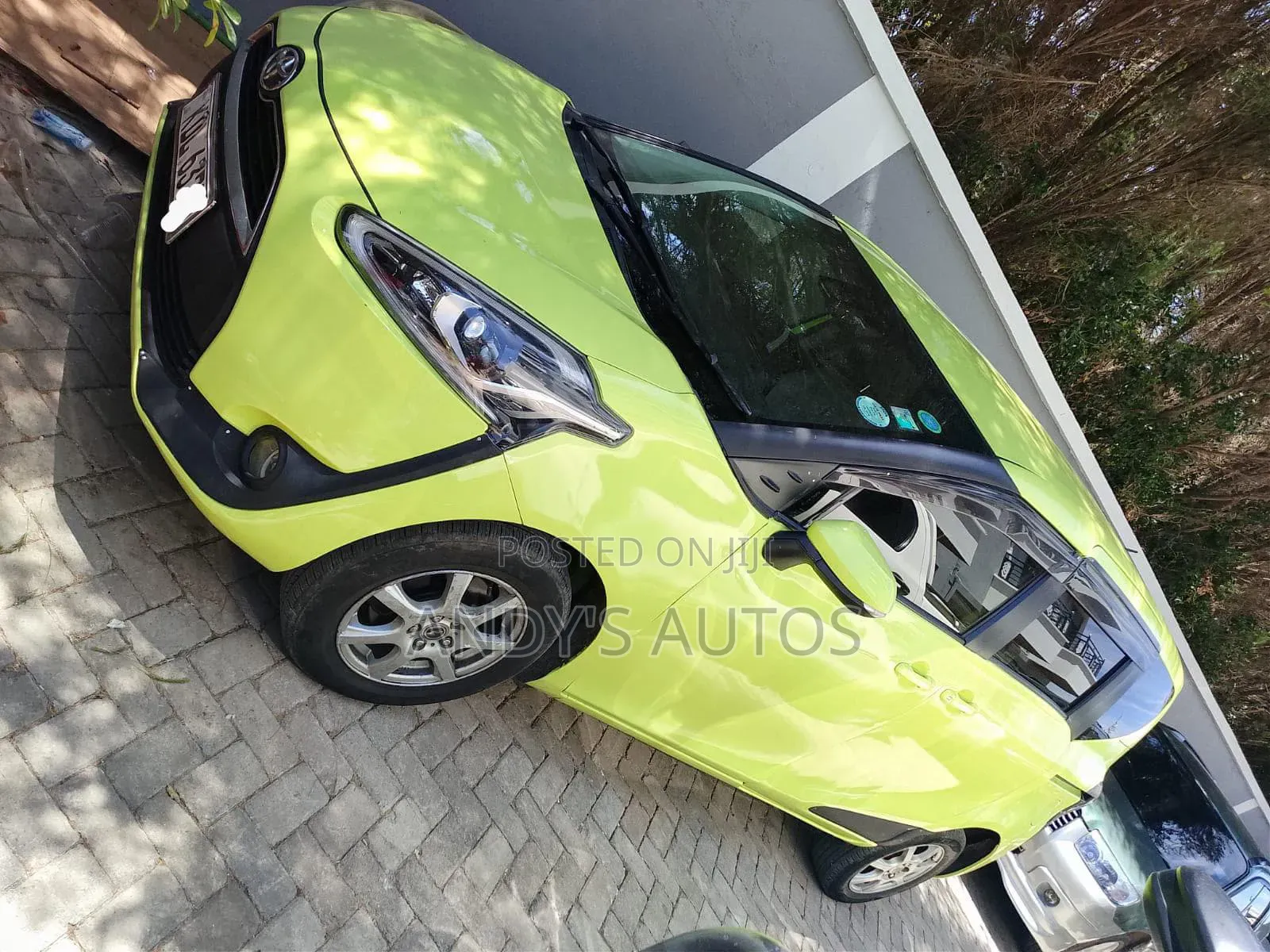 Toyota Sienta 1.5 FWD 2015 Yellow