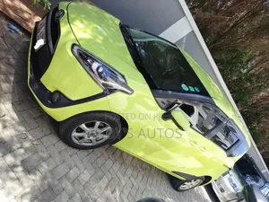 Toyota Sienta 1.5 FWD 2015 Yellow