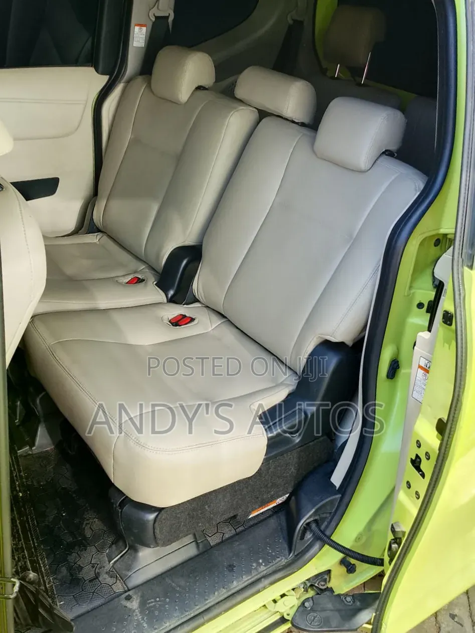 Toyota Sienta 1.5 FWD 2015 Yellow
