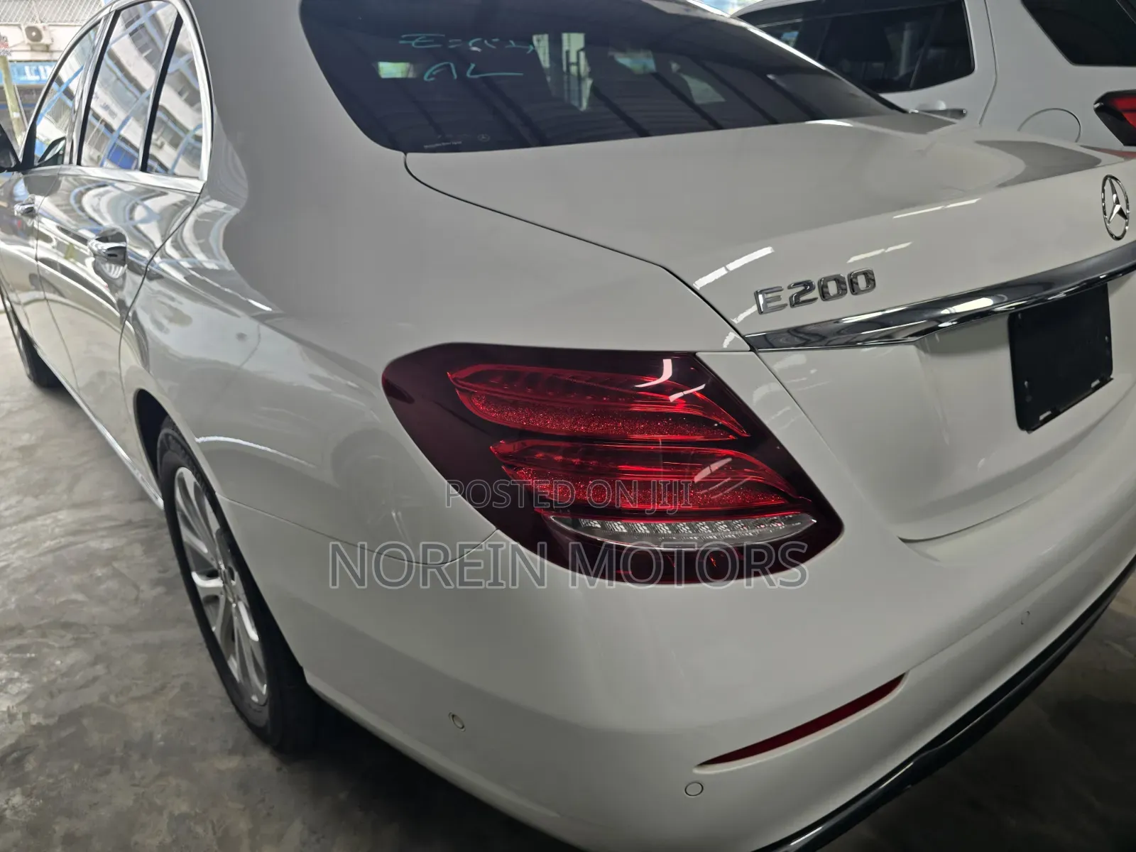 Mercedes-Benz C200 2019 Off white