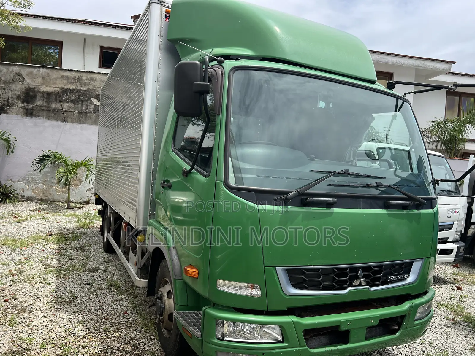 Fuso Long Chase