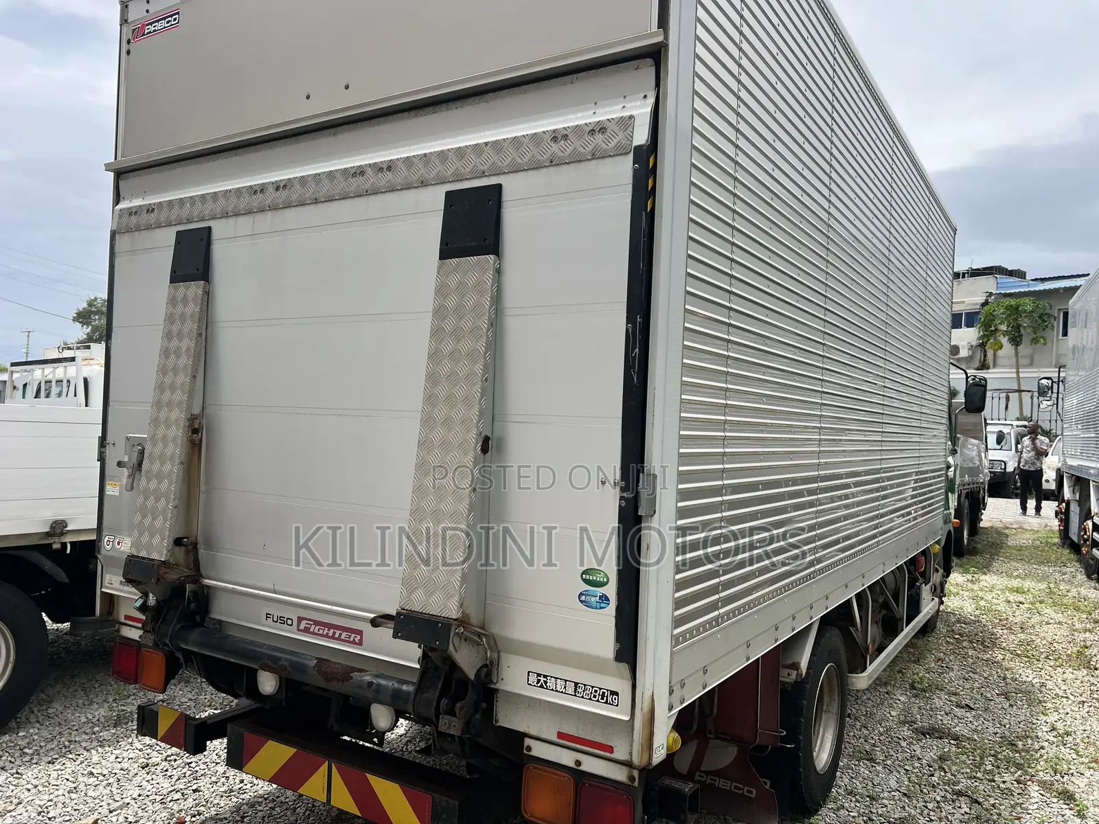 Fuso Long Chase