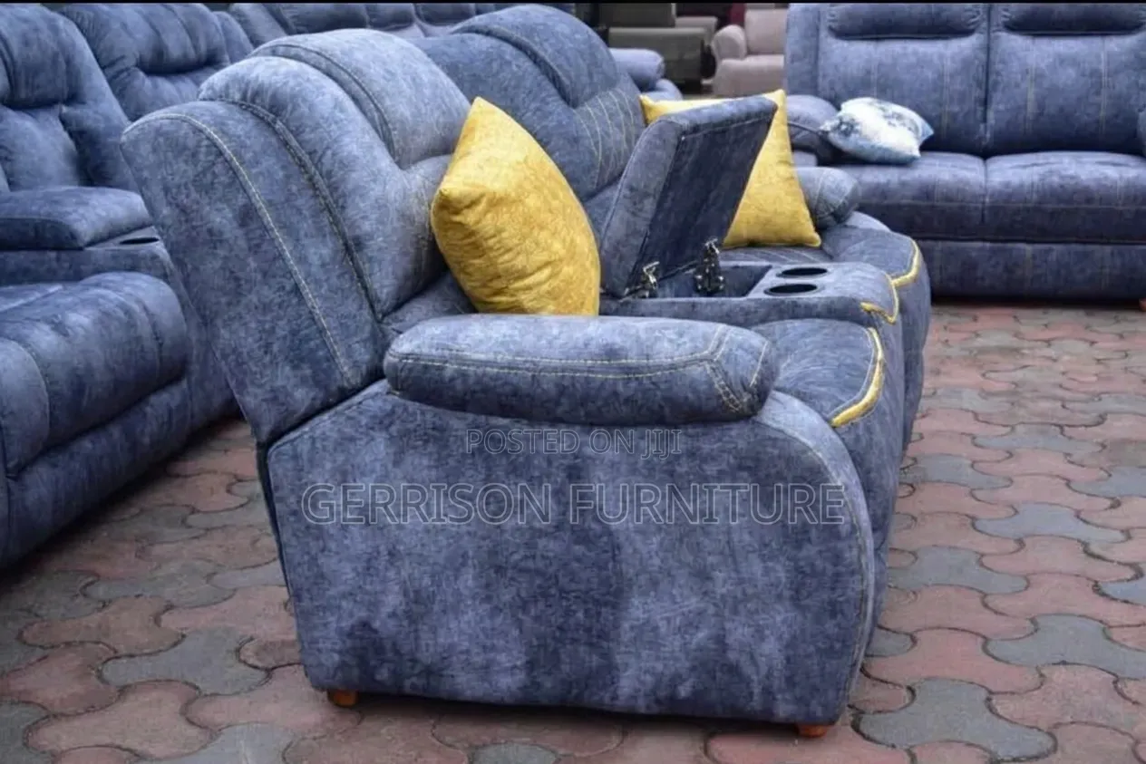 Luxury 2-Seater Home Theater Loveseat With Cup Holder Console