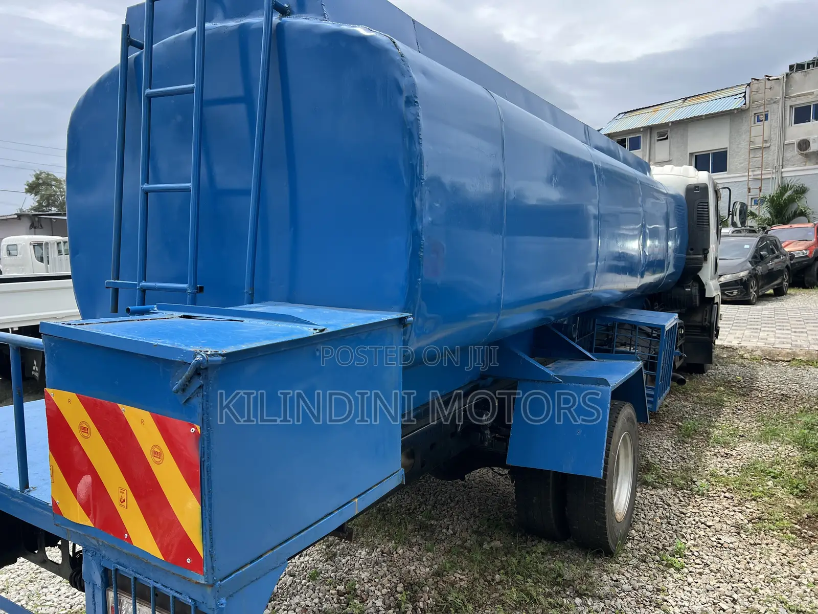 Isuzu Forwad With Water Tank