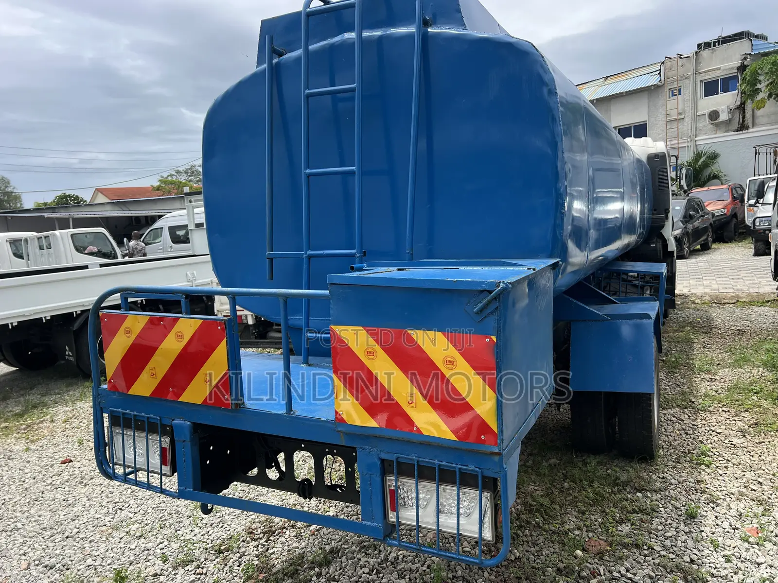 Isuzu Forwad With Water Tank