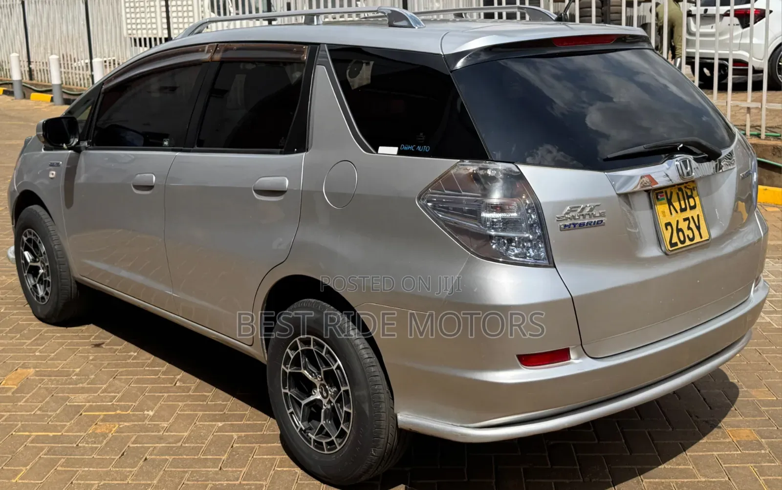 Honda Fit Shuttle 1.3 Hybrid 2WD 2013 Silver