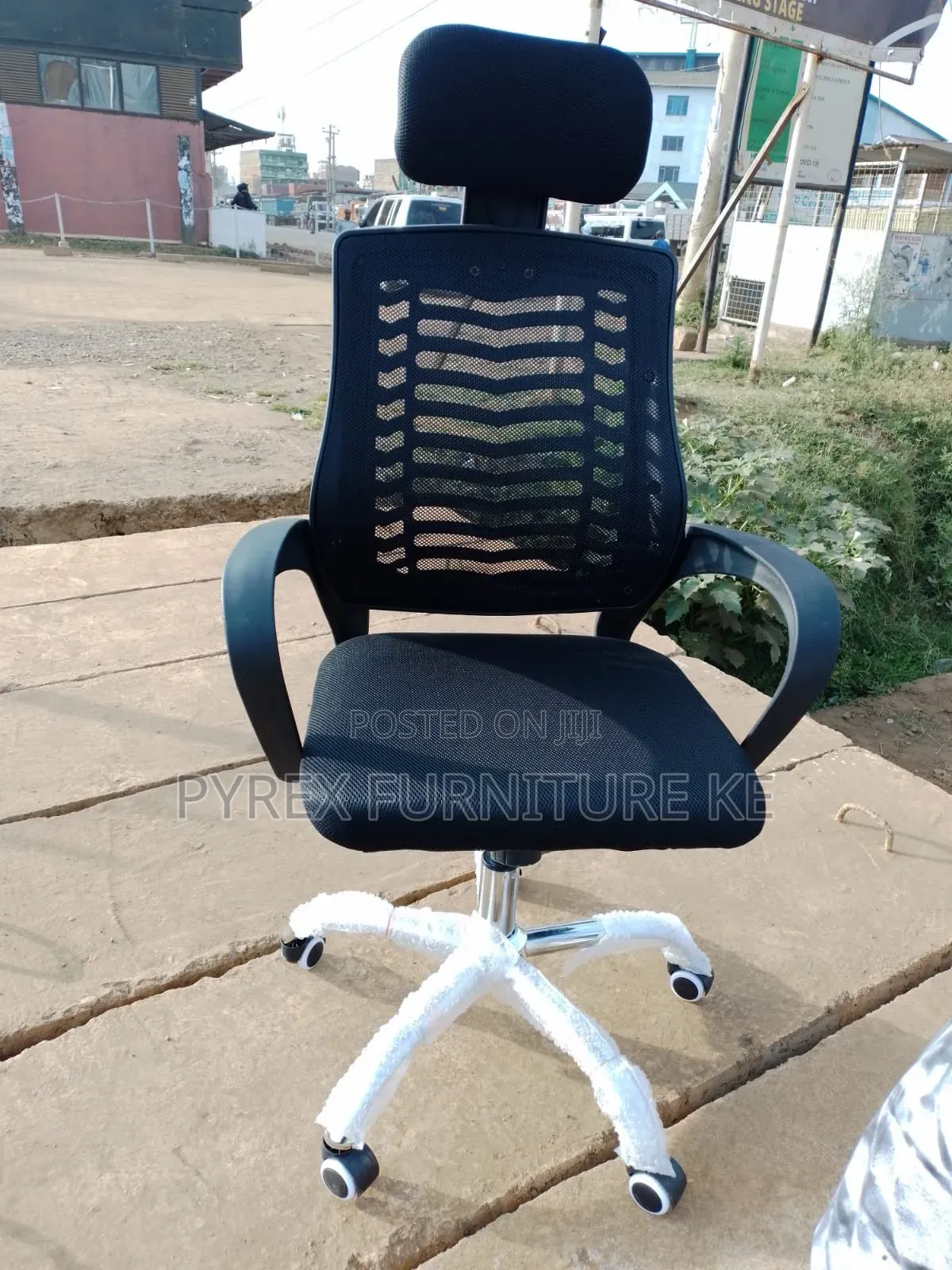 Black Headrest Office Chair