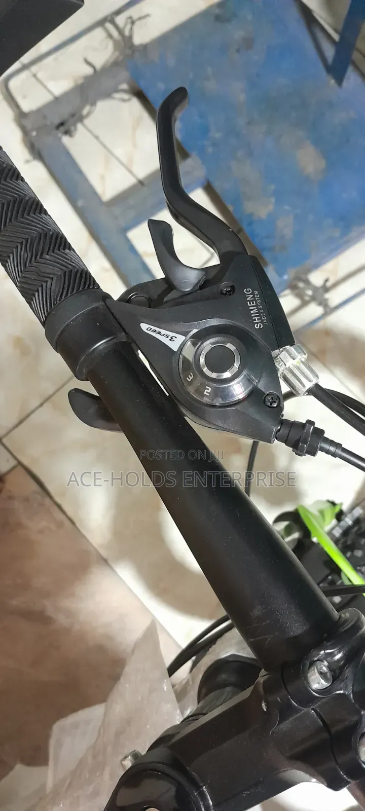 Fat Tire Mountain Bike - Size 20" With 3 Speed Setting and Disk Brake