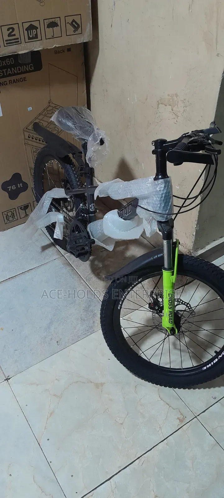 Fat Tire Mountain Bike - Size 20" With 3 Speed Setting and Disk Brake