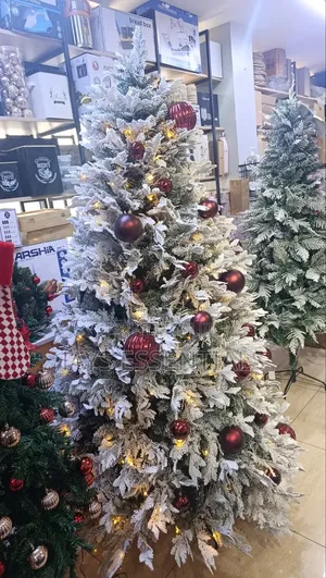 7ft Prelit Christmas Tree With Tree Skirt & Storage Bag