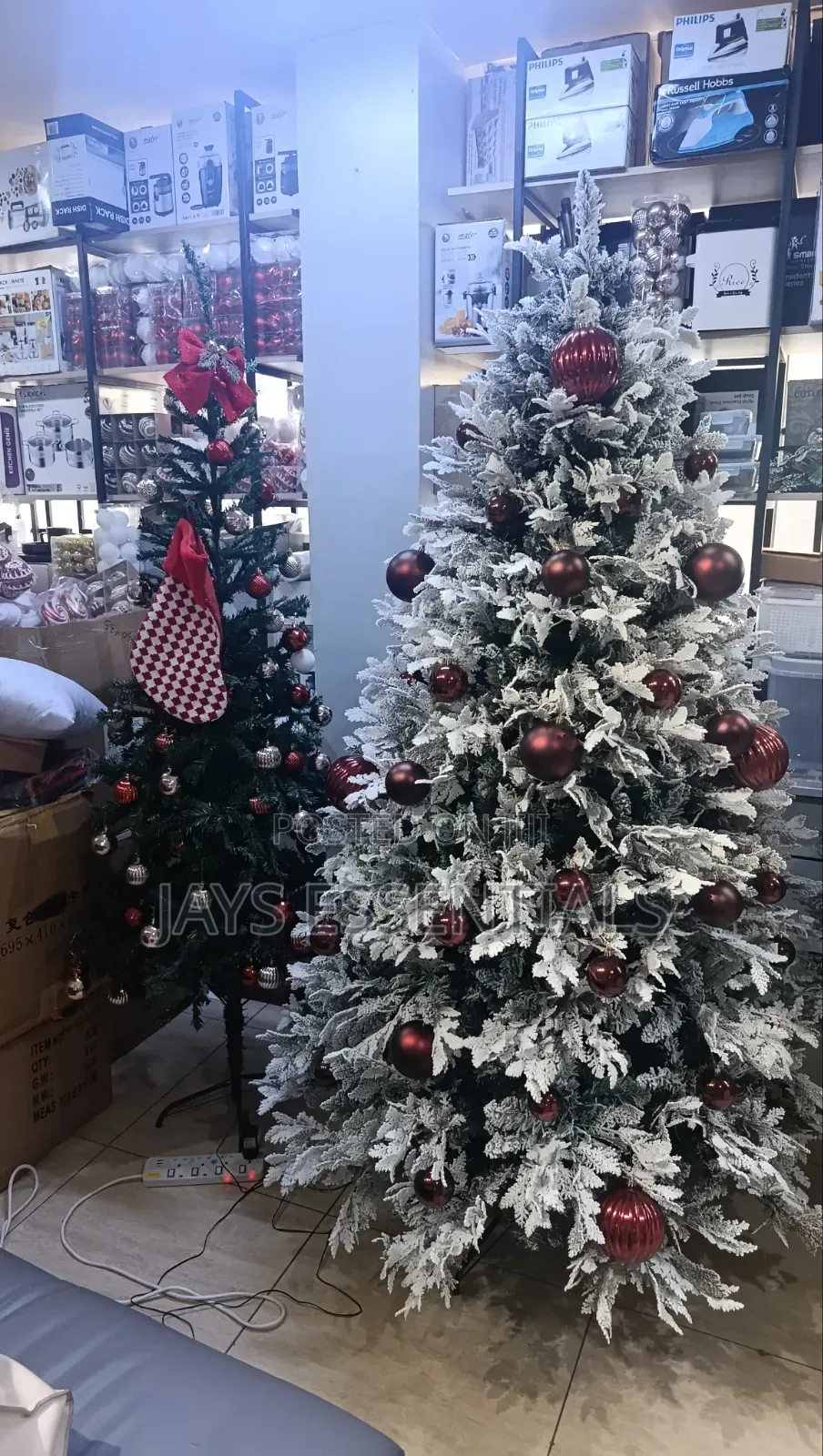 7ft Prelit Christmas Tree With Tree Skirt & Storage Bag