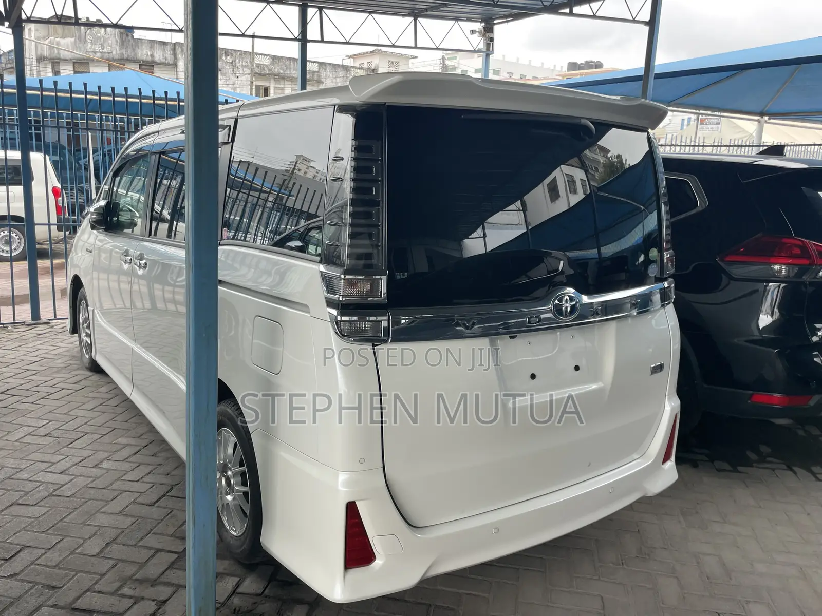 Toyota Voxy Hybrid ZS 2WD 7-Seater 2019 White
