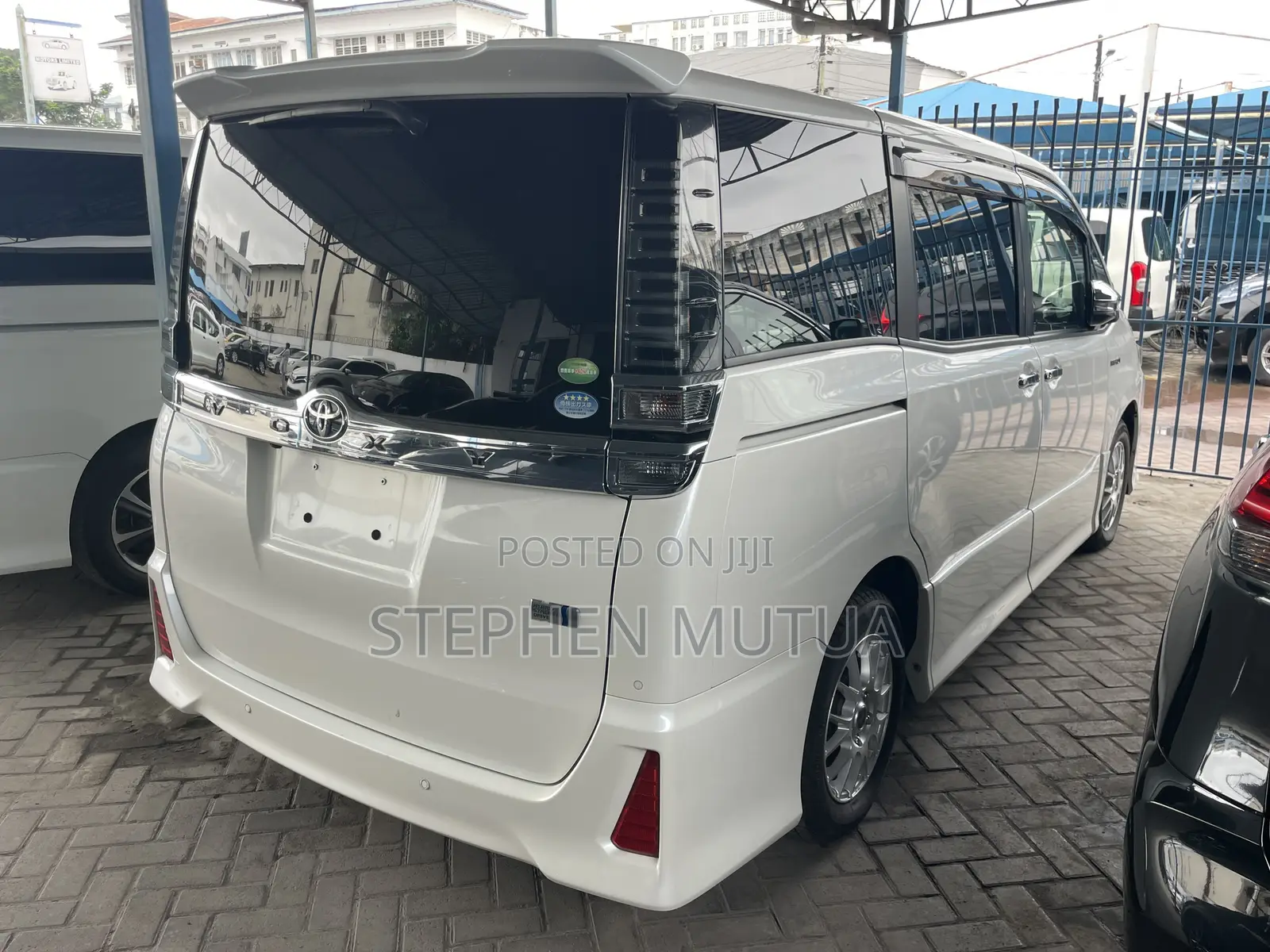 Toyota Voxy Hybrid ZS 2WD 7-Seater 2019 White