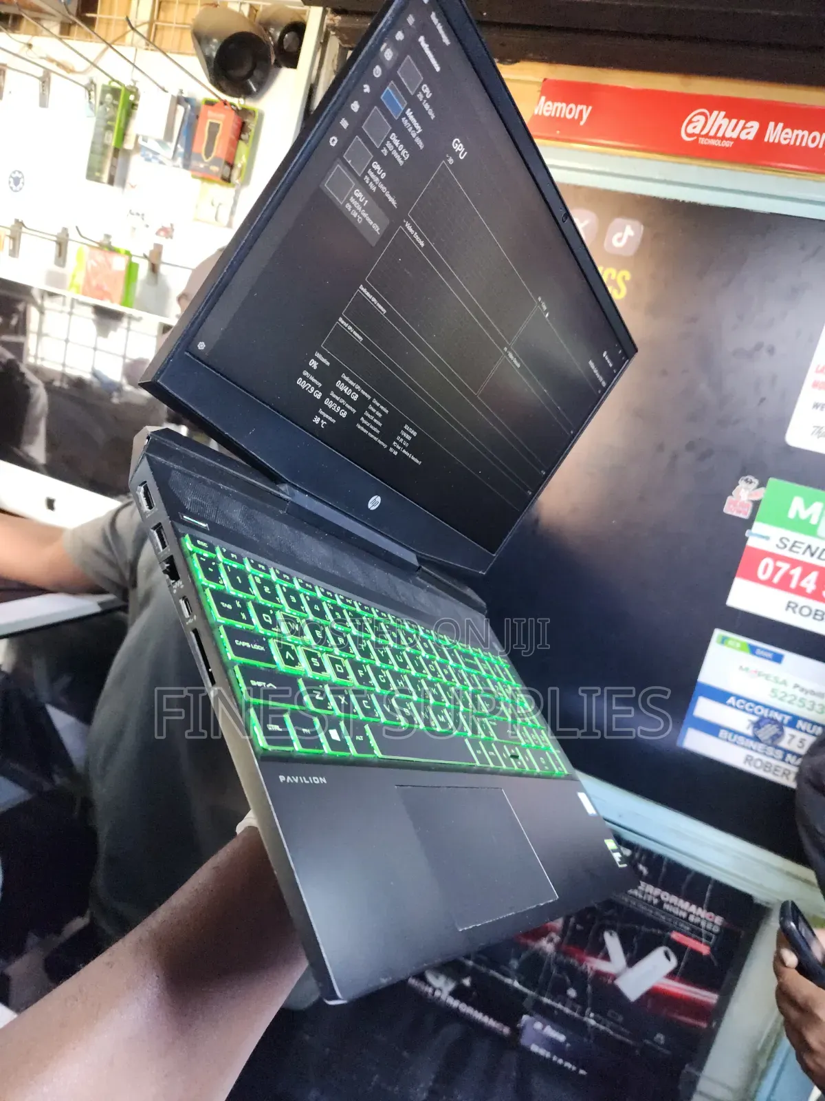 HP Pavilion Gaming Laptop 15-dk2xxx 8GB Intel Core Ultra 7 SSD 512GB