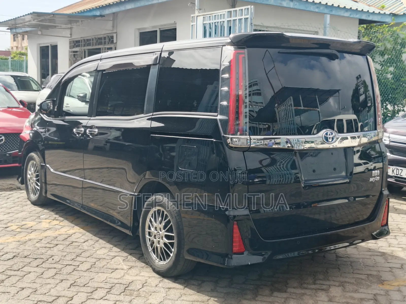 Toyota Noah 1.8 FWD Hybrid (7 seater) 2020 Black