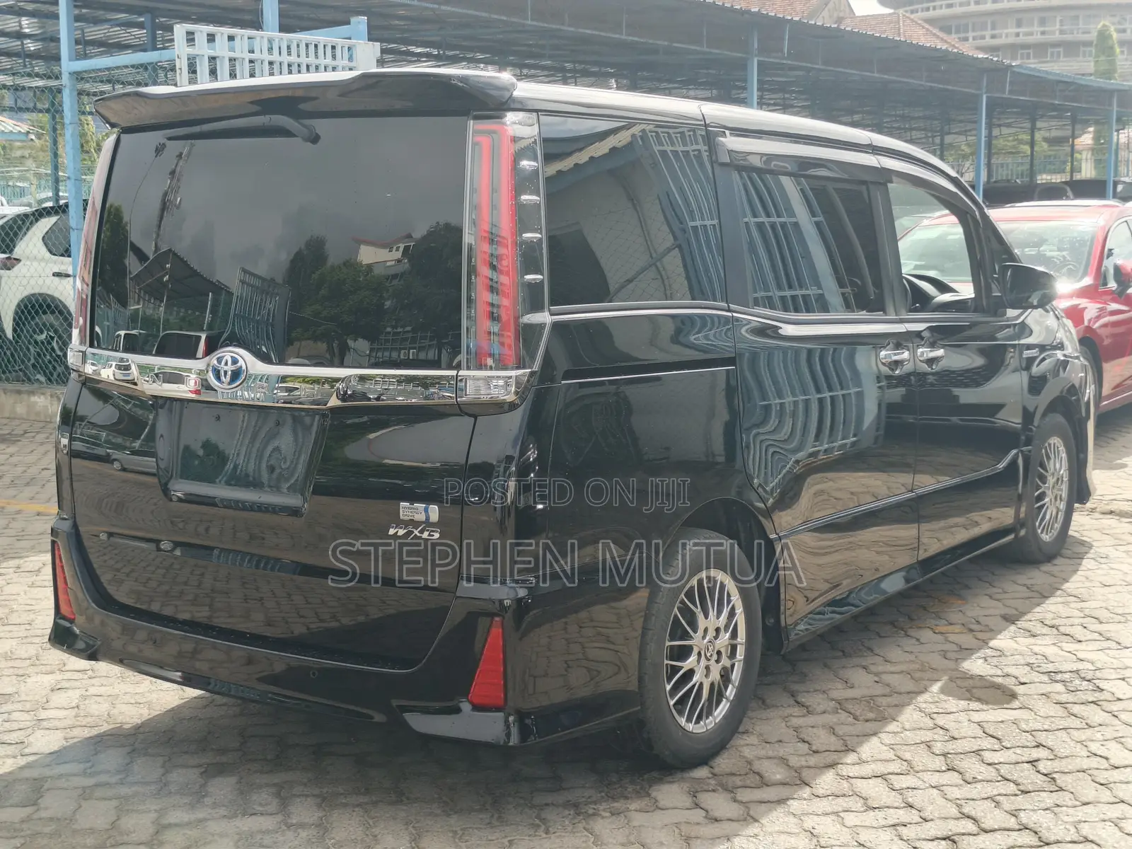 Toyota Noah 1.8 FWD Hybrid (7 seater) 2020 Black
