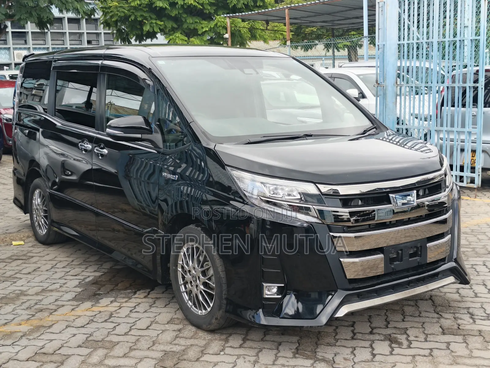 Toyota Noah 1.8 FWD Hybrid (7 seater) 2020 Black