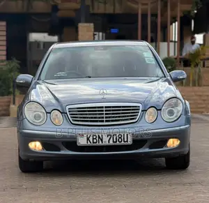 Mercedes-Benz E200 2006 Blue