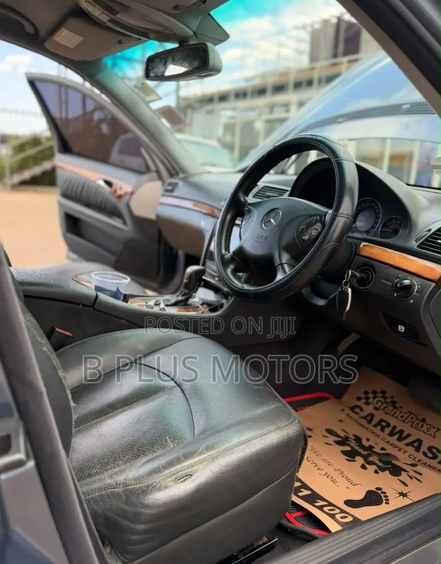 Mercedes-Benz E200 2006 Blue
