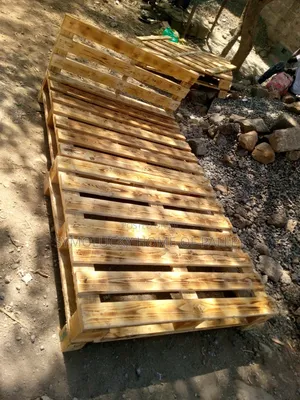 Blazed Min. 4*6 Pallet Bed. Hardwood Blazed Flamed. Detachable