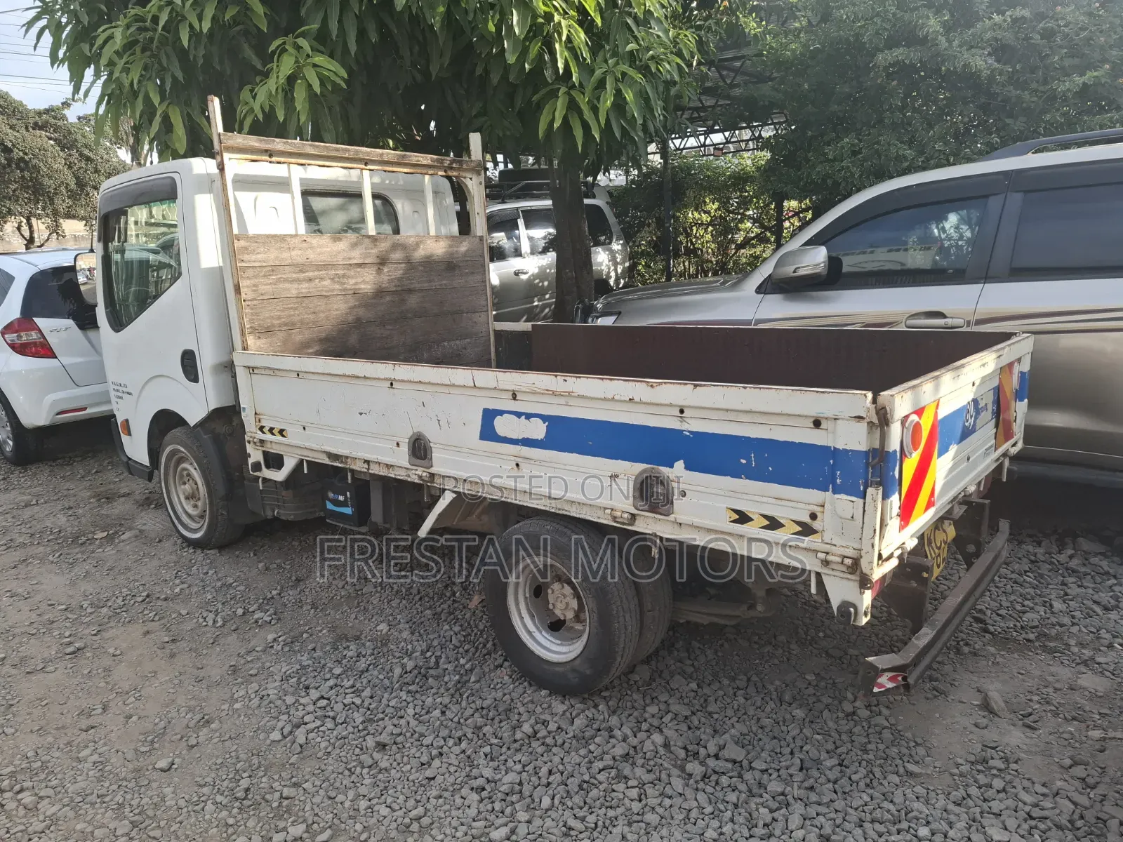 Nissan Atlas 2011 White