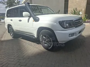 Toyota Land Cruiser 2001 White