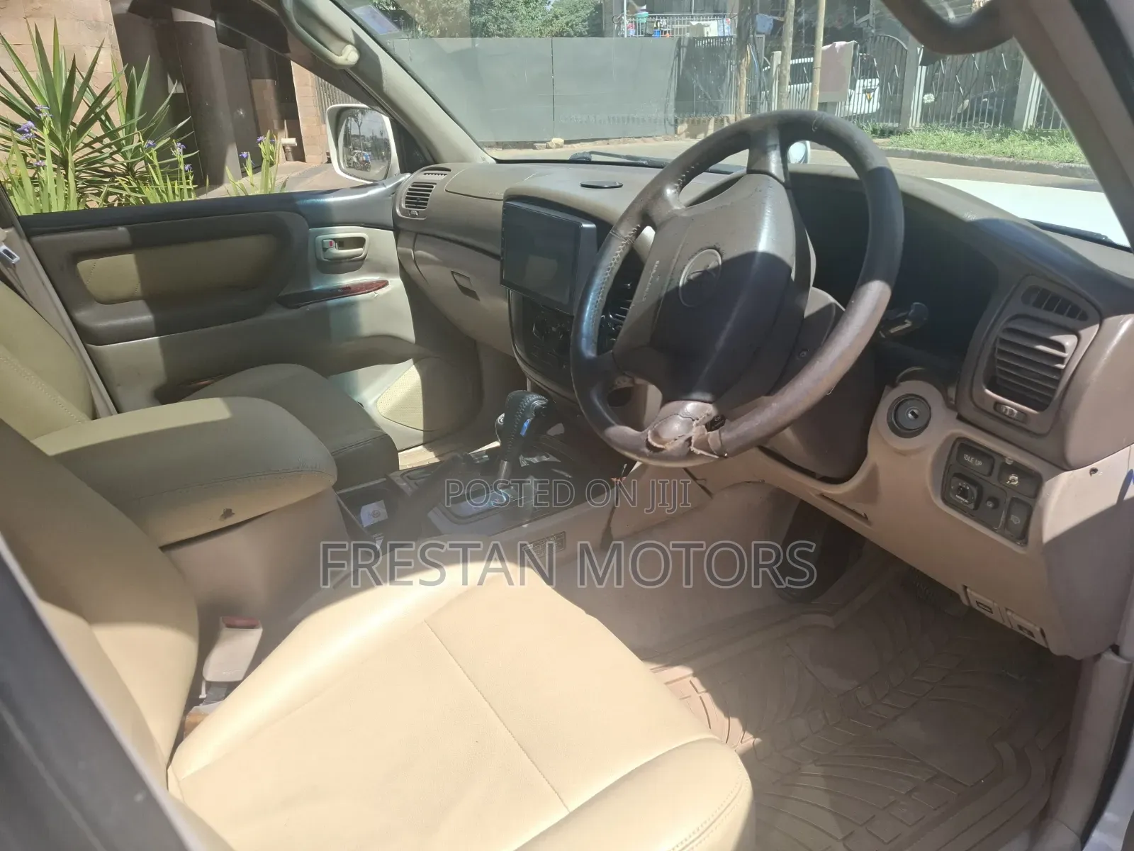 Toyota Land Cruiser 2001 White