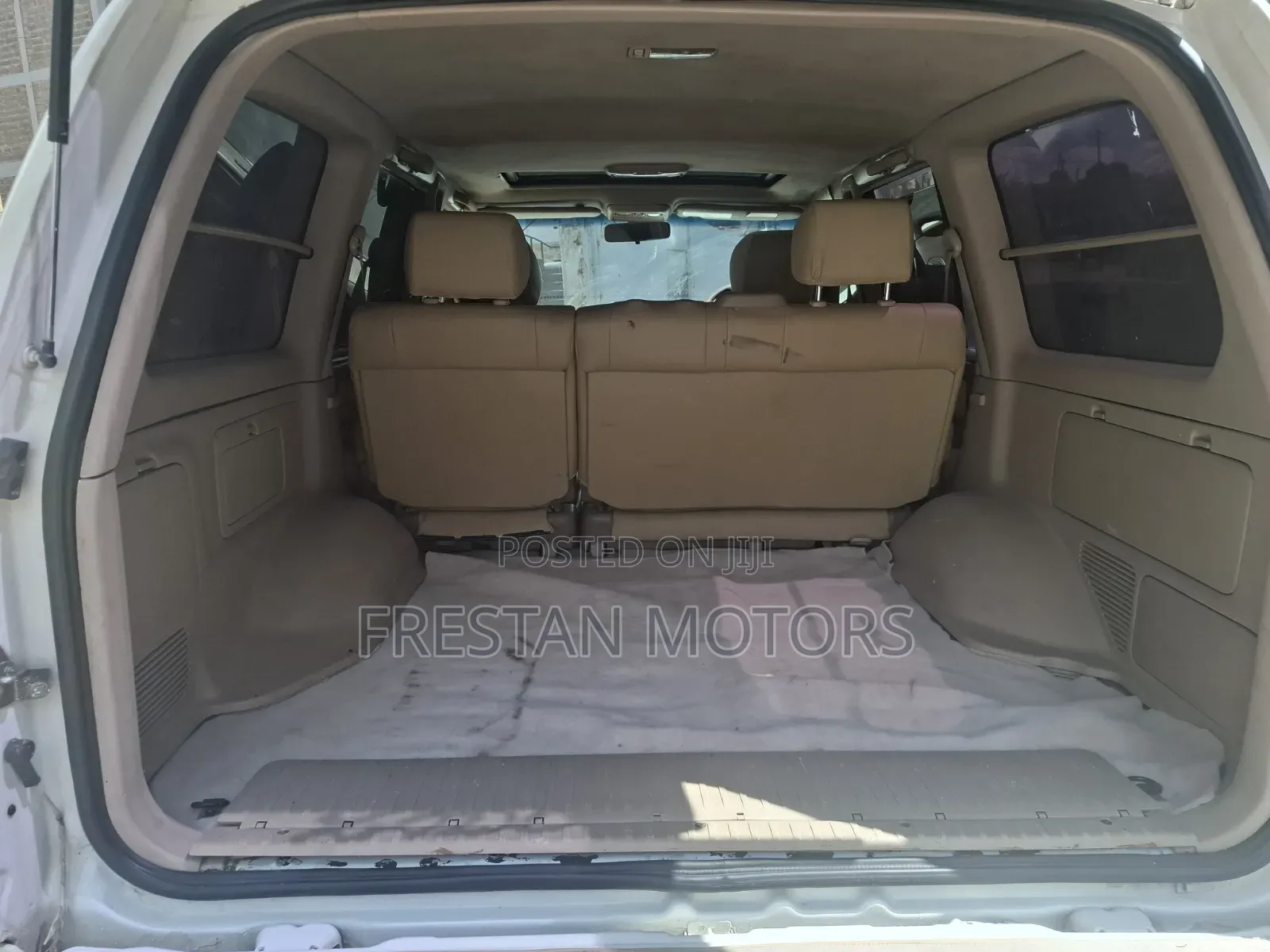 Toyota Land Cruiser 2001 White