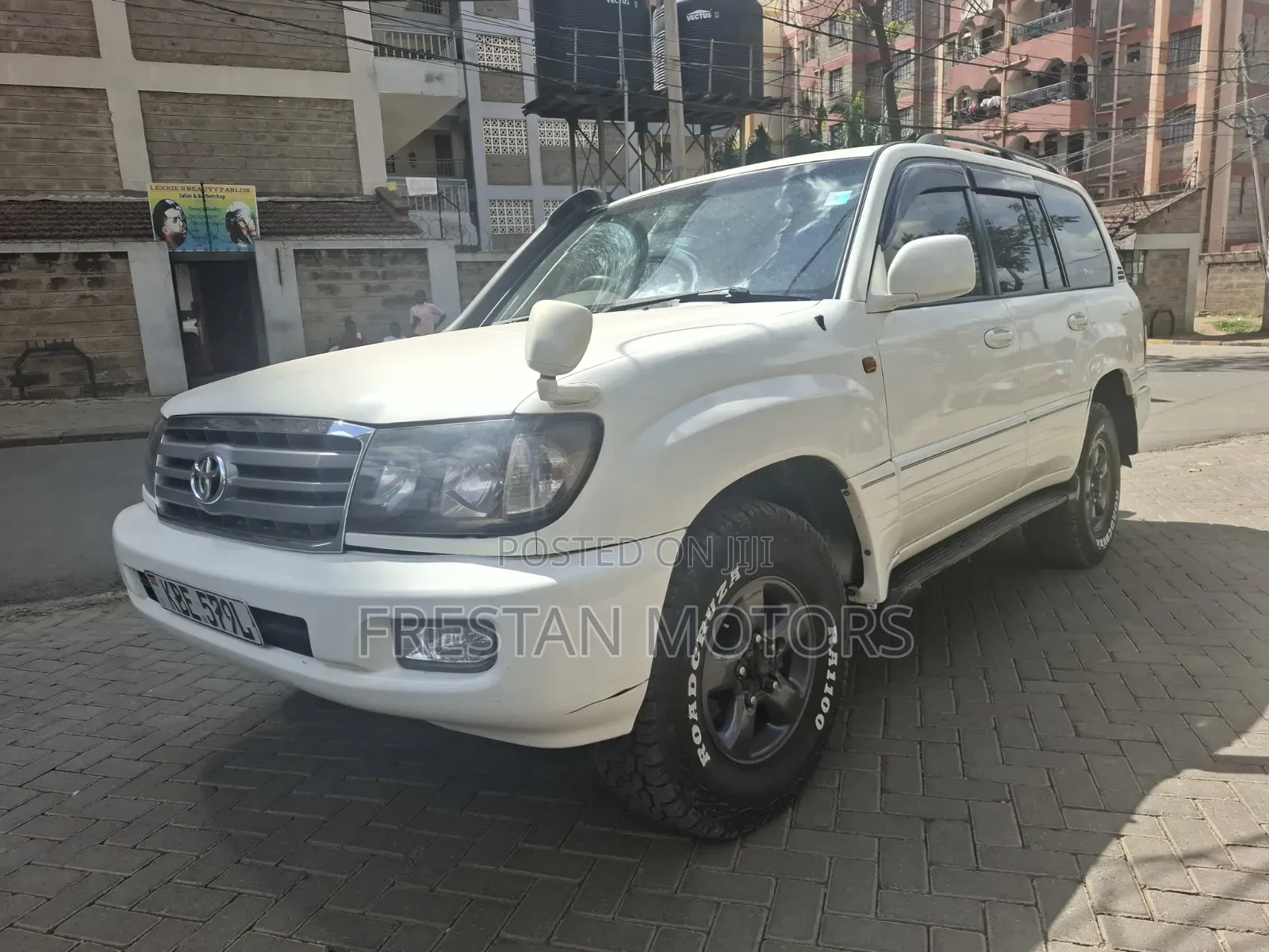 Toyota Land Cruiser 2001 White