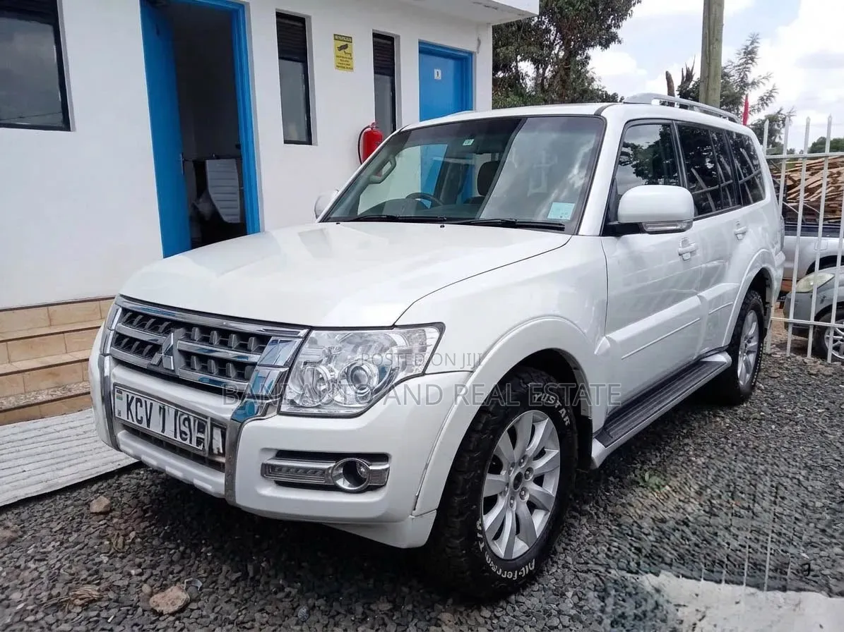 Mitsubishi Pajero 2012 White