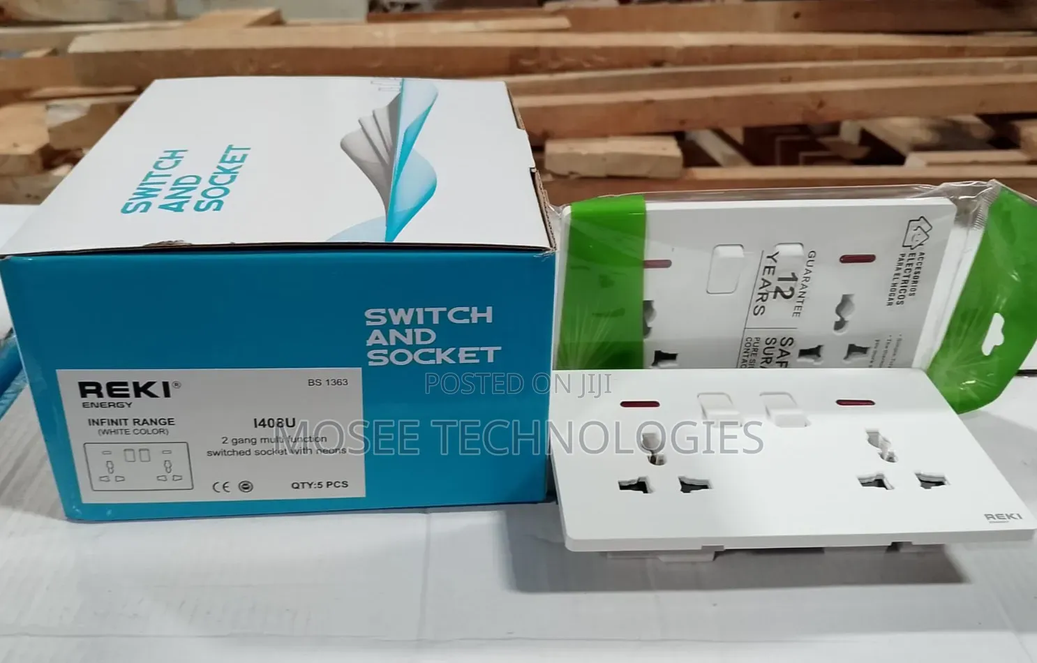 Reki Modern Universal Double Wall Socket