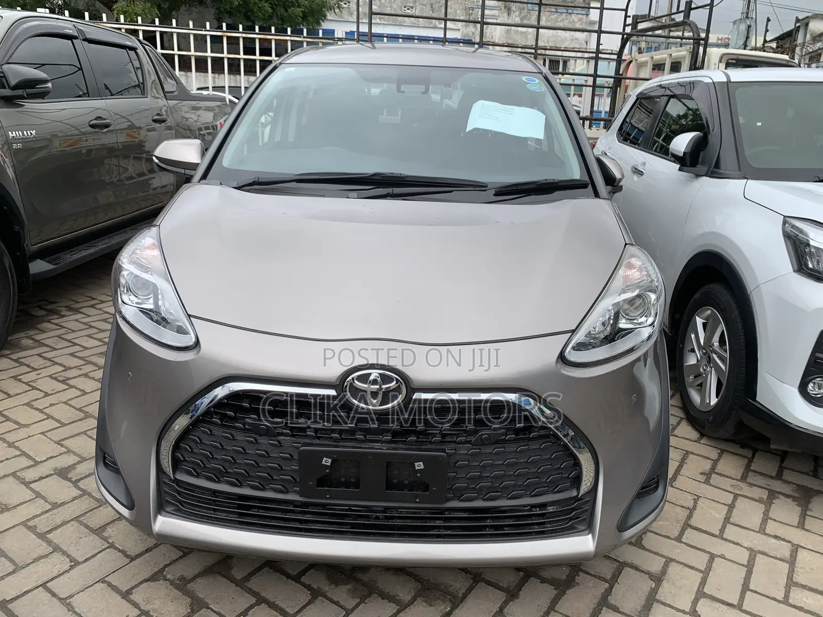 Toyota Sienta 1.5 FWD 2021 Silver